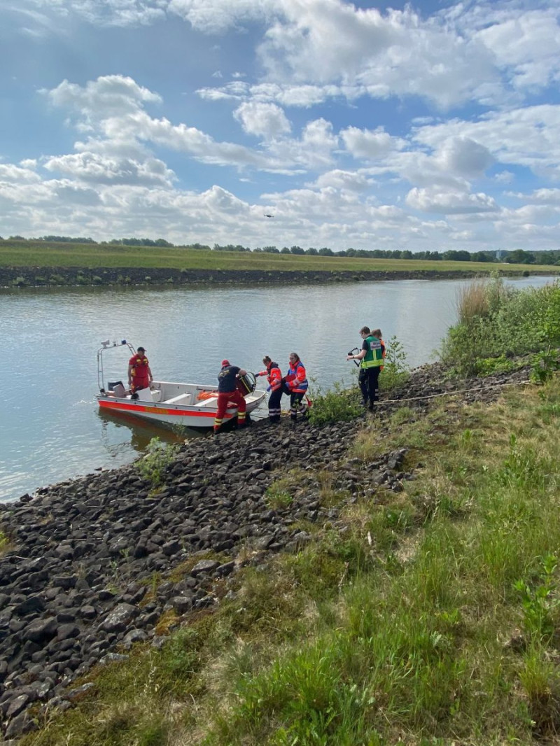 Boot am ESK Westufer zur Übernahme von Rettungskräften